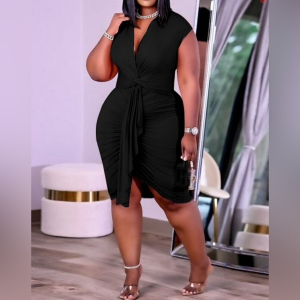 BLACK V NECK JERSEY DRESS W/FLATTERING WAIST